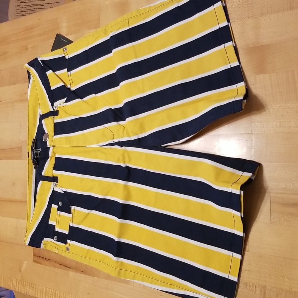 NWT Forever 21 Mens Bermudas Striped Red White & Navy, yellow - Picture 2 of 7